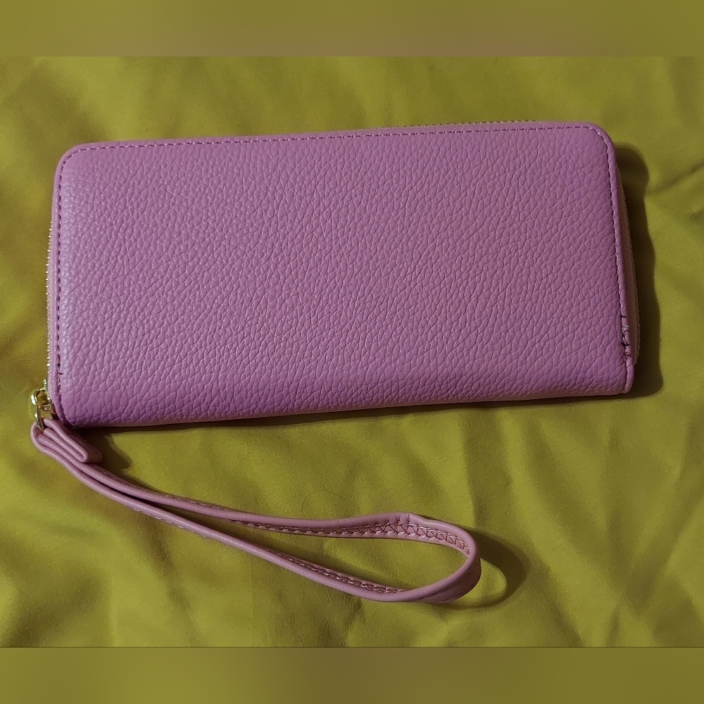 LAST CHANCE!!!!!! Pink Zippered Wallet